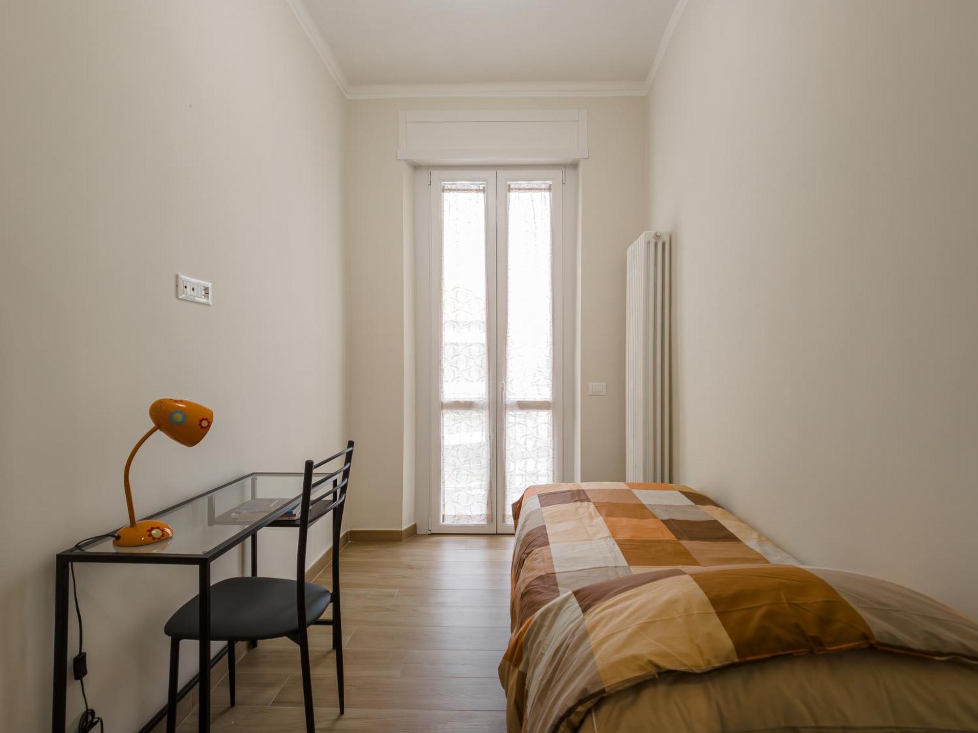 Residenza Peschiera - Street Parking & Metro Apartment *