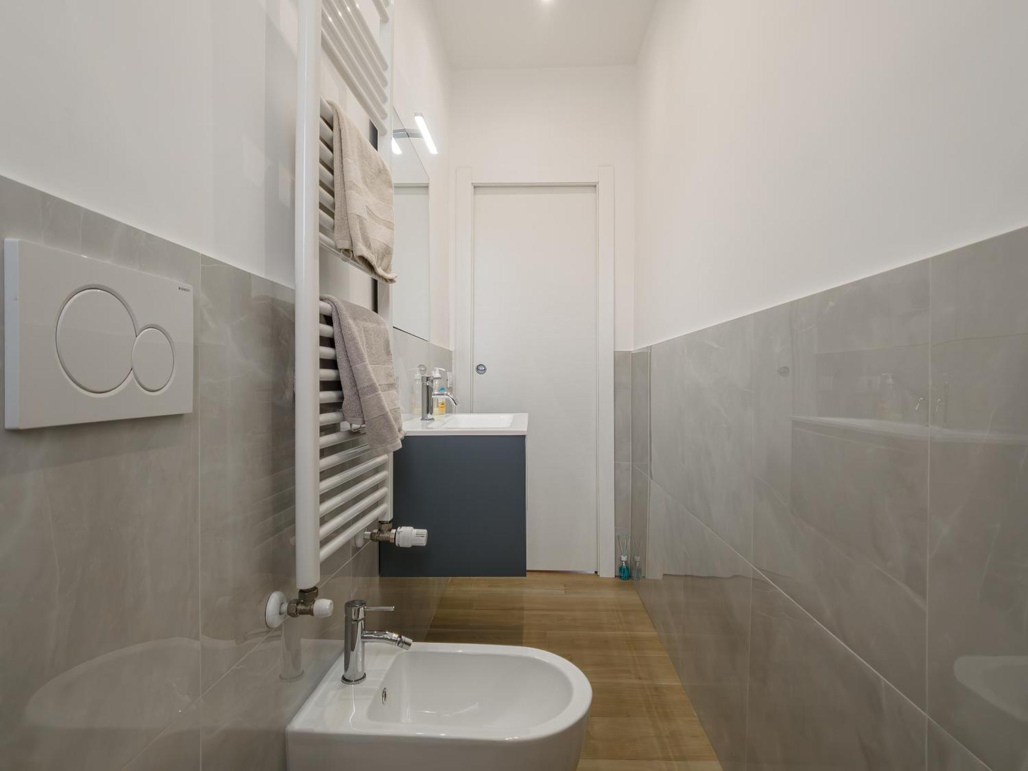 Residenza Peschiera - Street Parking & Metro Apartment *