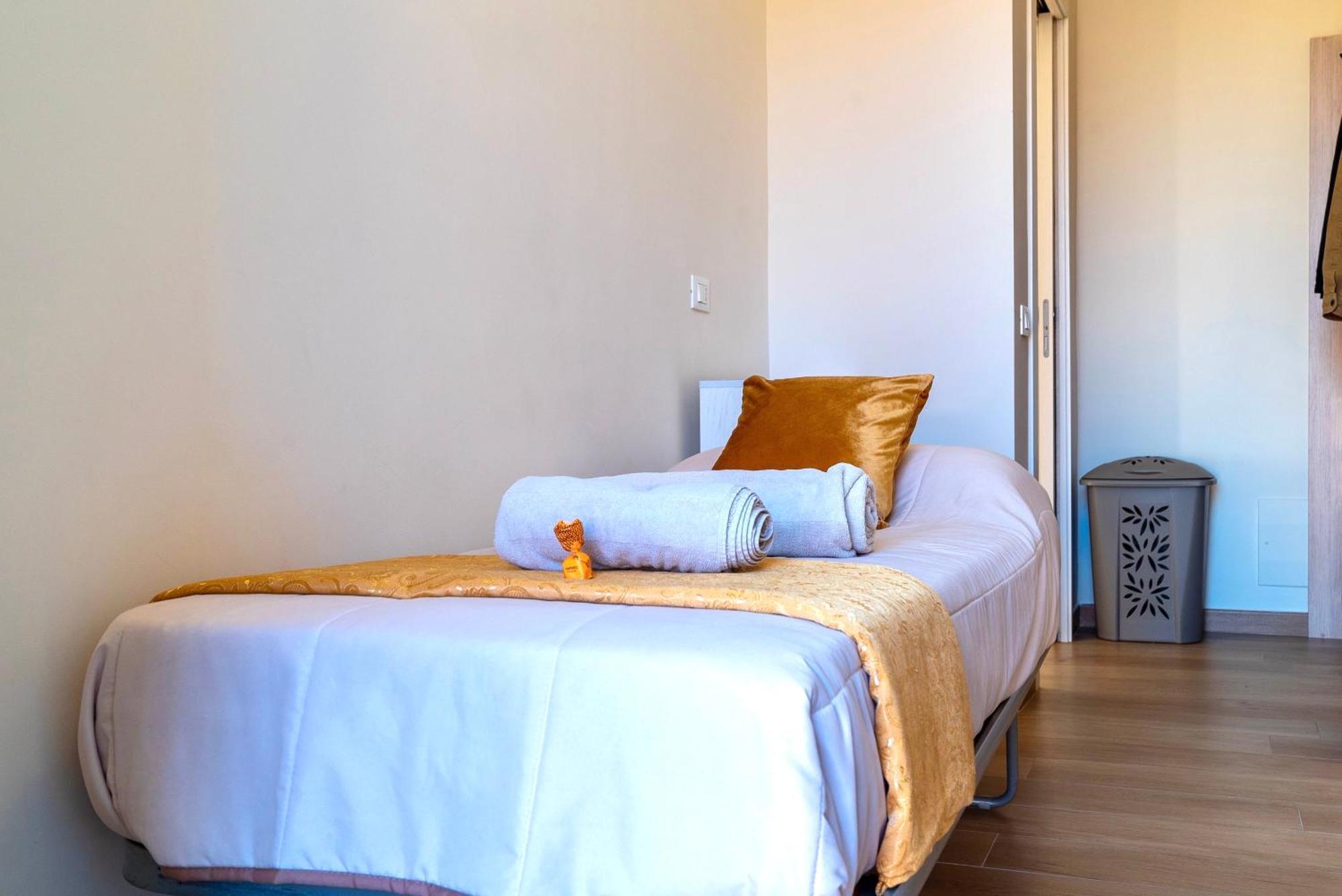 Residenza Peschiera - Street Parking & Metro Apartment
